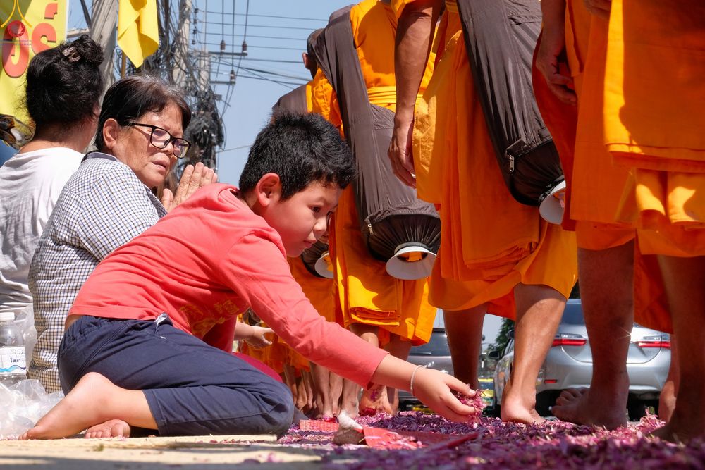 ภาพ No.304279:วันที่ 25 มกราคม พ.ศ. 2569 พิธีต้อนรับพระธรรมยาตรา  รร.สามัคคีราษฏร์บำรุง-วัดพระธรรมกาย ในโครงการธรรมยาตรา กตัญญูบูชา มหาปูชนียาจารย์ พระมงคลเทพมุนี(สด จนฺทสโร) พระผู้ปราบมาร อนุสรณ์สถาน 7 แห่ง ปีที่ 14