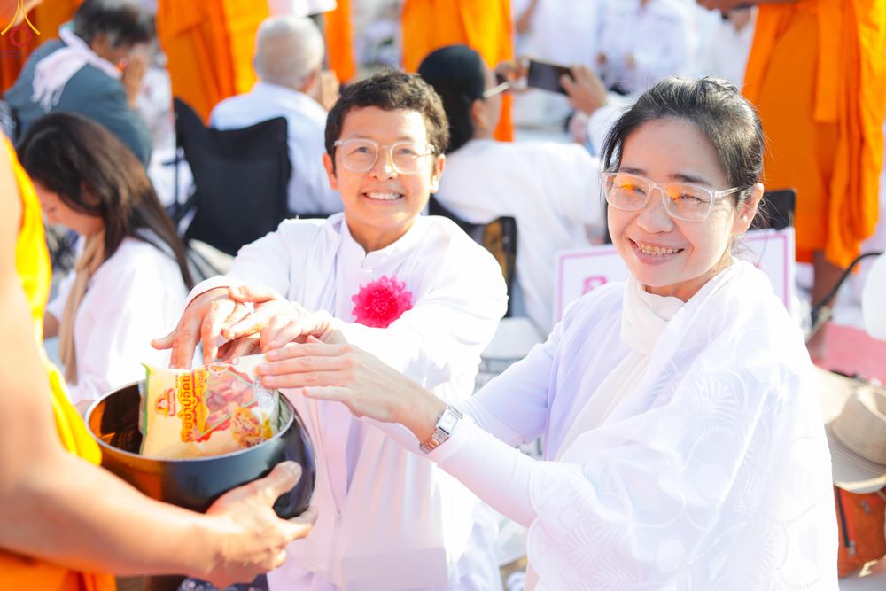 ภาพ No.292455:วันที่ 11 มกราคม พ.ศ. 2569 พิธีตักบาตรพระธรรมยาตรา ณ อนุสรณ์สถานคลองบางนางแท่น อ.สามพราน จ.นครปฐม ในโครงการธรรมยาตรา กตัญญูบูชา มหาปูชนียาจารย์ พระมงคลเทพมุนี(สด จนฺทสโร) พระผู้ปราบมาร อนุสรณ์สถาน 7 แห่ง ปีที่ 14