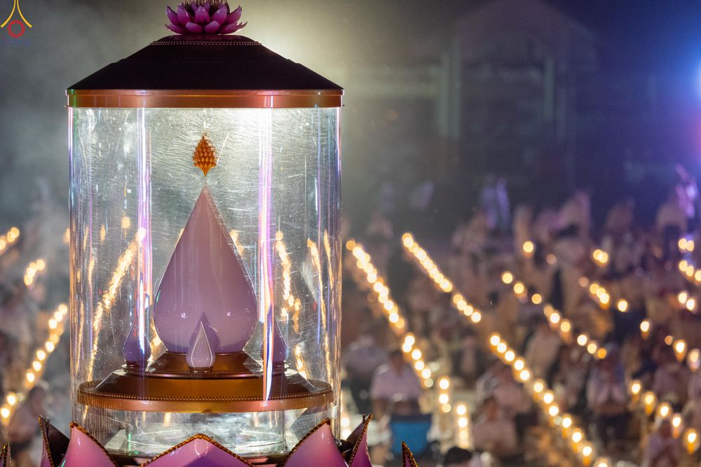 ภาพ No.294128:วันที่ 13 มกราคม พ.ศ. 2569 พิธีจุดประทีปถวายเป็นพุทธบูชา และบูชาธรรมมหาปูชนียาจารย์  (ภาพชุดที่ 2) ณ วัดสองพี่น้อง ต.ต้นตาล อ.สองพี่น้อง จ.สุพรรณบุรี ในโครงการธรรมยาตรา กตัญญูบูชา มหาปูชนียาจารย์ พระมงคลเทพมุนี(สด จนฺทสโร) พระผู้ปราบมาร อนุสรณ์สถาน 7 แห่