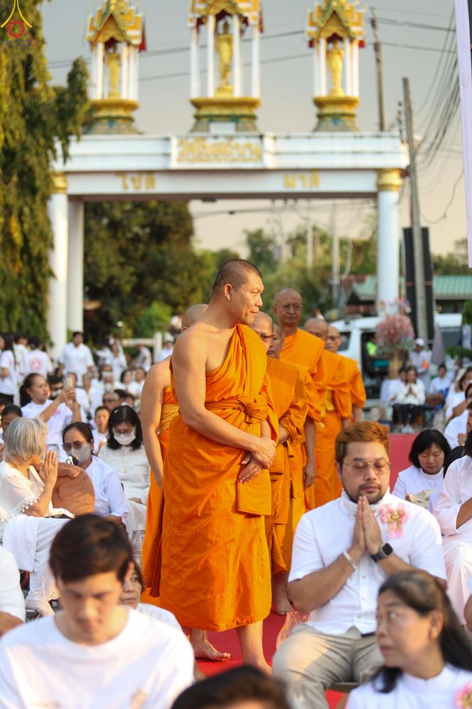 ภาพ No.296830:วันที่ 17 มกราคม พ.ศ. 2569 พิธีจุดประทีปถวายเป็นพุทธบูชา และบูชาธรรมมหาปูชนียาจารย์  ณ วัดโบสถ์บน ต.บางคูเวียง จ.นนทบุรี อนุสรณ์สถานลำดับที่ 4 สถานที่เกิดด้วยกายธรรม ในโครงการธรรมยาตรา กตัญญูบูชา มหาปูชนียาจารย์ พระมงคลเทพมุนี(สด จนฺทสโร) พระผู้ปราบมาร อ