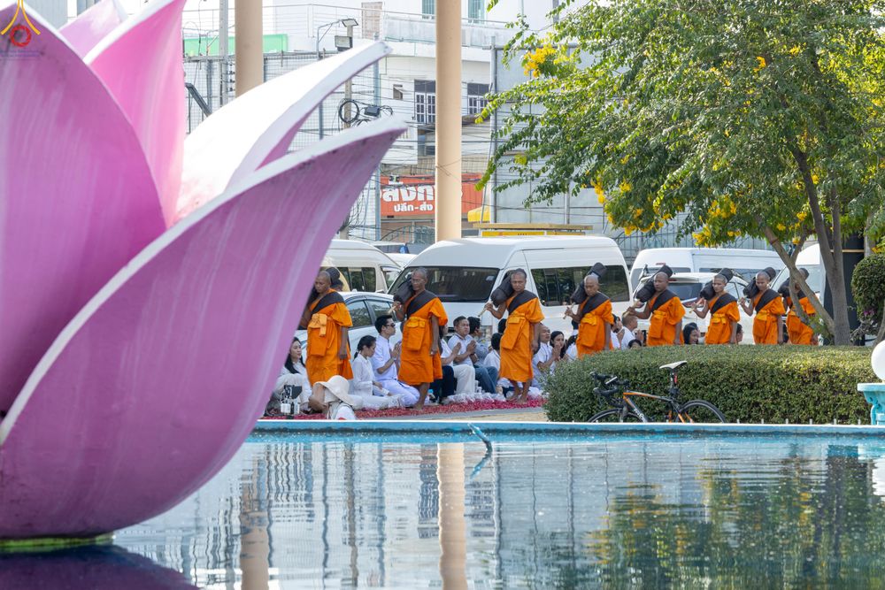 ภาพ No.287929:วันที่ 3 มกราคม พ.ศ. 2569 พิธีต้อนรับพระธรรมยาตรา ครั้งที่ 2 (ภาพชุดที่ 2) ในโครงการธรรมยาตรา กตัญญูบูชา มหาปูชนียาจารย์ พระมงคลเทพมุนี(สด จนฺทสโร) พระผู้ปราบมาร อนุสรณ์สถาน 7 แห่ง ปีที่ 14 ณ อนุสรณ์สถานมหาวิหารพระมงคลเทพมุนี (โลตัสแลนด์) อ.สองพี่น้อง จ.