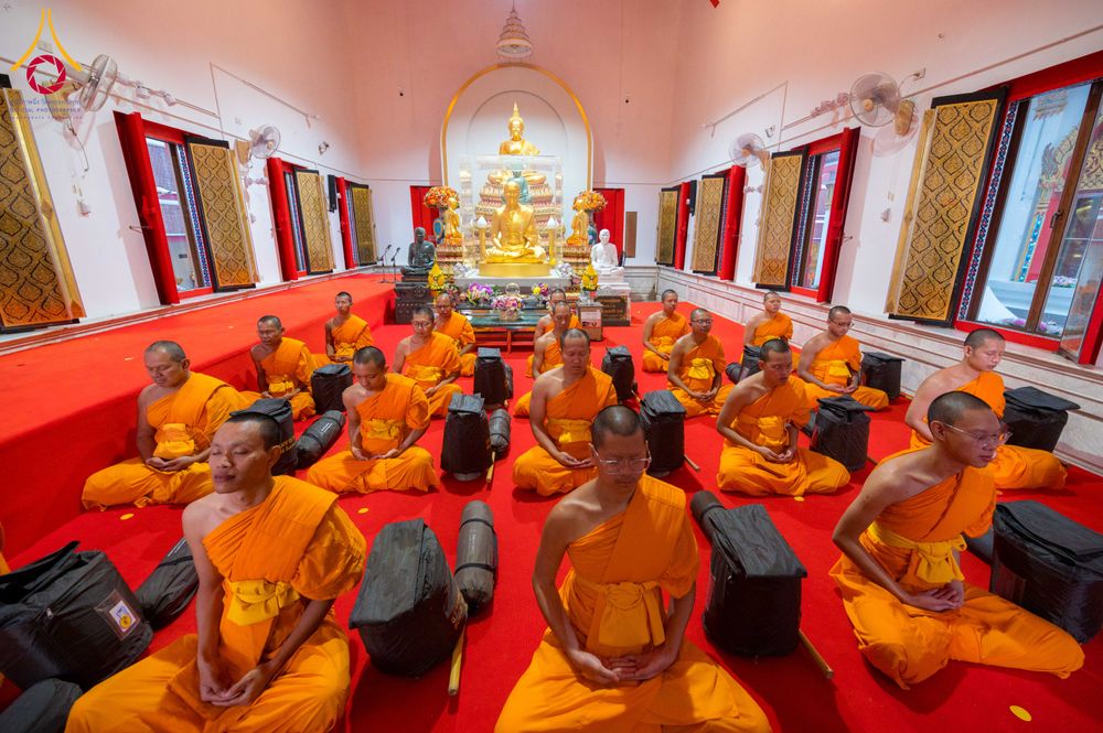 ภาพ No.294598:วันอาทิตย์ที่ 14 ธันวาคม พ.ศ.2568 พระธรรมยาตราปฏิบัติธรรมและถ่ายภาพหมู่ประวัติศาสตร์ ณ วัดสองพี่น้อง ต.ต้นตาล อ.สองพี่น้อง จ.สุพรรณบุรี ในโครงการธรรมยาตรา กตัญญูบูชา มหาปูชนียาจารย์ พระมงคลเทพมุนี(สด จนฺทสโร) พระผู้ปราบมาร อนุสรณ์สถาน 7 แห่ง ปีที่ 14