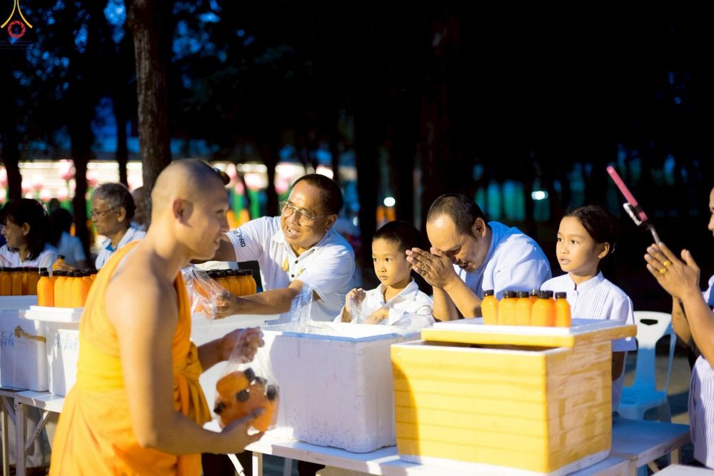 ภาพ No.250690:วันอังคารที่ 7 ตุลาคม พ.ศ. 2568 พิธีมหาปวารณาออกพรรษา ณ โบสถ์พระไตรปิฎก วัดพระธรรมกาย