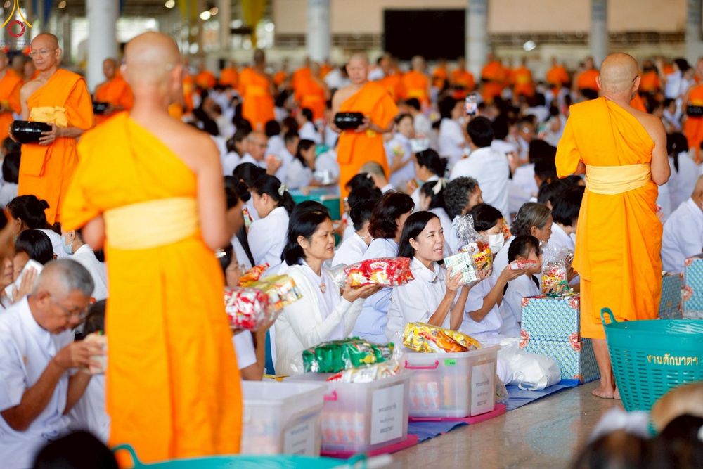 ภาพ No.263927:วันอาทิตย์ที่ 2 พฤศจิกายน พ.ศ. 2568 พิธีตักบาตรอาทิตย์ต้นเดือน ณ บ้านแก้วเรือนทองคุณยายฯ วัดพระธรรมกาย