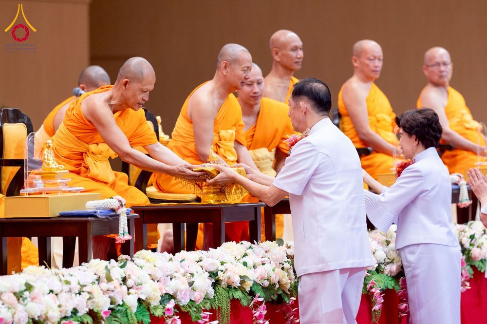 ภาพ No.272925:วันอาทิตย์ที่ 23 พฤศจิกายน พ.ศ.2568 พิธีมุทิตาสักการะ พระมหาเถระและพระเถระ ประจำปีพุทธศักราช 2568 ณ ห้องแก้วสารพัดนึก 2 สภาธรรมกายสากล  วัดพระธรรมกาย