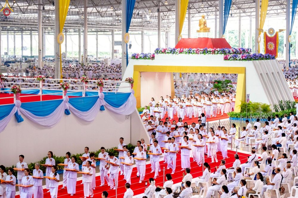 ภาพ No.251612:วันที่ 10 ตุลาคม พ.ศ. 2568 พิธีทอดผ้าป่าสมทบกฐินวัดพระธรรมกาย และสมทบกฐิน 30,000 กว่าวัดทั่วประเทศ ครั้งที่ 3 ณ สภาธรรมกายสากล วัดพระธรรมกาย