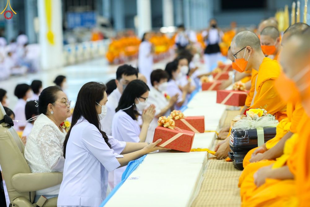 ภาพ No.88193:พิธีมุทิตาสักการะ เปรียญธรรม 9,6,3 และบาลีศึกษา 6,3  พิธีมอบดวงแก้วสามเณรทรงบาลีไวยากรณ์ วันอาทิตย์ 17 กันยายน พ.ศ. 2566 ณ สภาธรรมกายสากล วัดพระธรรมกาย