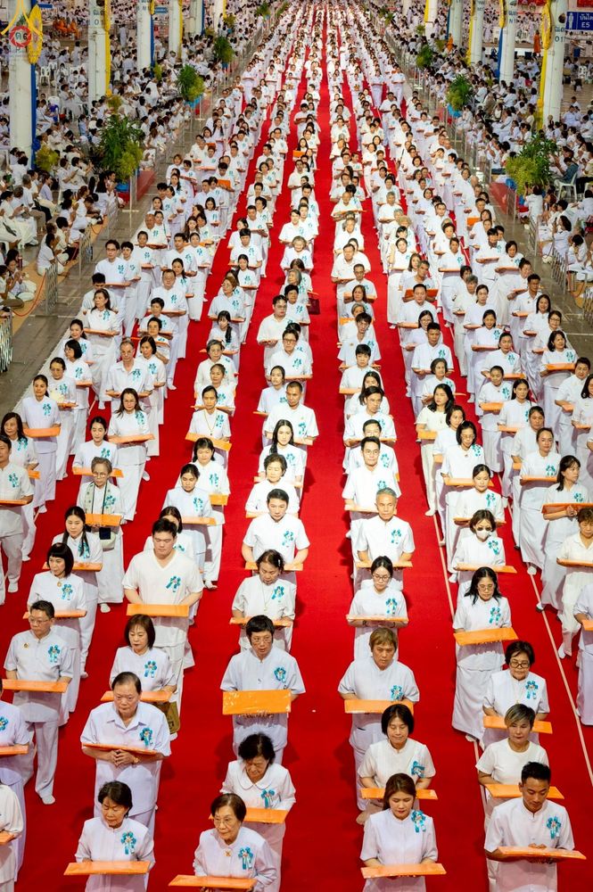 ภาพ No.277536:วันอาทิตย์ต้นเดือนที่ 7 ธันวาคม พ.ศ.2568 พิธีทอดผ้าป่าต้นสมบัติจักรพรรดิ ณ สภาธรรมกายสากล วัดพระธรรมกาย