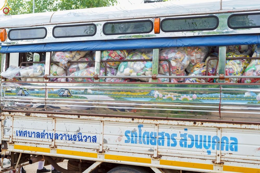 ภาพ No.229905:วันพฤหัสบดีที่ 26 มิถุนายน พ.ศ. 2568 พิธีตักบาตรพระ 1,165 รูป ฉลองก่อตั้งเมืองวานรนิวาส ครบรอบ 164 ปี ณ ถนนวานรนิวาส-อากาศอำนวย อ.วานรนิวาส จ.สกลนคร