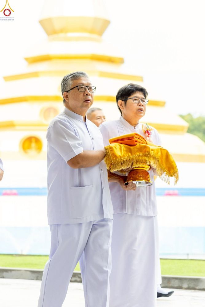 ภาพ No.227416:วันเสาร์ที่ 31 พฤษภาคม พ.ศ. 2568 พิธีเวียนประทักษิณรอบพระอุโบสถ ในพิธีอุปสมบท สามเณรเตรียม DCI รุ่นที่ 22 ณ อุโบสถพระไตรปิฎก วัดพระธรรมกาย