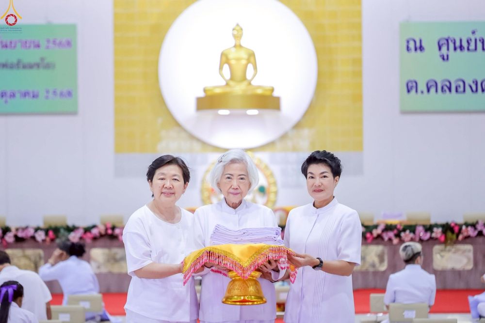 ภาพ No.249127:วันที่ 26-28 กันยายน พ.ศ. 2568 โครงการอบรม อุบาสกแก้ว อุบาสิกาแก้ว รุ่นที่ 3  ณ ศูนย์ปฏิบัติธรรมสมุทรปราการ ได้รับความเมตตาจากคณะสงฆ์ในพื้นที่  รวมถึงผู้บริหารสถานศึกษา ที่นำนักเรียนระดับมัธยมปลาย  มารับฟังข้อมูลเพื่อที่จะเป็นกำลังสำคัญ ในการเข้าร่วมขบวน