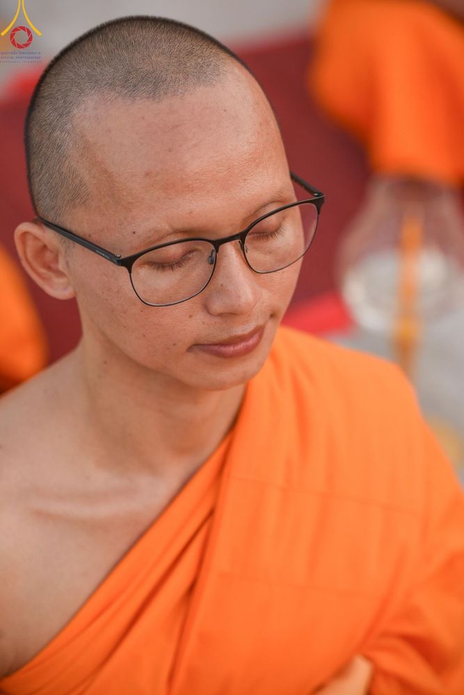 ภาพ No.201625:พิธีจุดประทีปถวายเป็นพุทธบูชา และบูชาธรรมมหาปูชนียาจารย์ ณ อาคารธรรมยาตรา กตัญญูบูชามหาปูชนียาจารย์ ตรงข้ามวัดปากน้ำภาษีเจริญ จ.กรุงเทพมหานคร ในโครงการธรรมยาตรา กตัญญูบูชา มหาปูชนียาจารย์ พระมงคลเทพมุนี(สด จนฺทสโร) พระผู้ปราบมาร อนุสรณ์สถาน 7 แห่ง