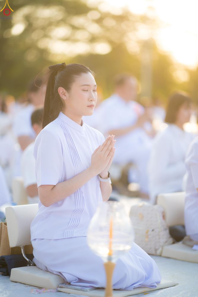 ภาพ No.292007:วันที่ 10 มกราคม พ.ศ. 2569 พิธีจุดประทีปถวายเป็นพุทธบูชา และบูชาธรรมมหาปูชนียาจารย์  ณ อนุสรณ์สถานคลองบางนางแท่น อ.สามพราน จ.นครปฐม ในโครงการธรรมยาตรา กตัญญูบูชา มหาปูชนียาจารย์ พระมงคลเทพมุนี(สด จนฺทสโร) พระผู้ปราบมาร อนุสรณ์สถาน 7 แห่ง ปีที่ 14