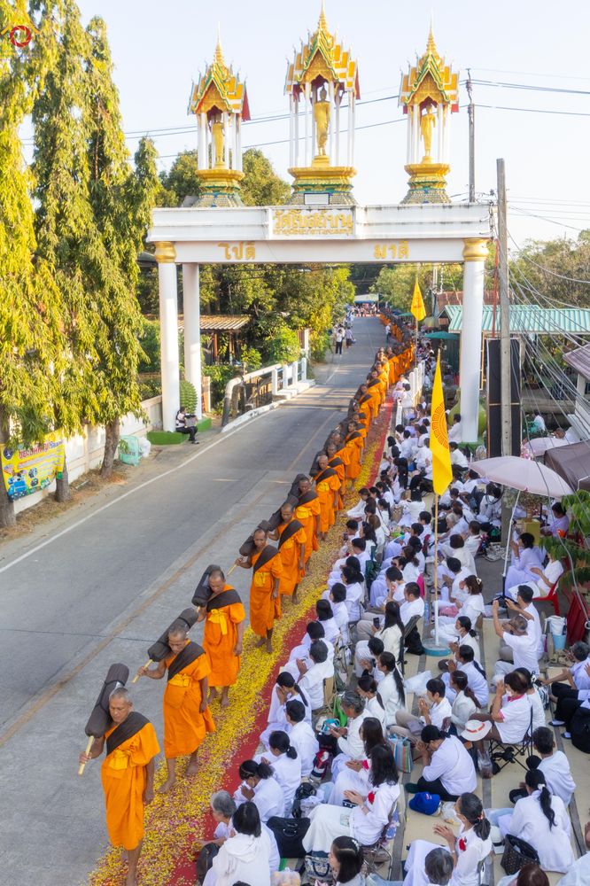 ภาพ No.295192:วันที่ 16 มกราคม พ.ศ. 2569 พิธีต้อนรับพระธรรมยาตรา อนุสรณ์สถานลำดับที่ 4 (ภาพชุดที่ 2) สถานที่เกิดด้วยกายธรรม ณ วัดโบสถ์บน ต.บางคูเวียง จ.นนทบุรี ในโครงการธรรมยาตรา กตัญญูบูชา มหาปูชนียาจารย์ พระมงคลเทพมุนี(สด จนฺทสโร) พระผู้ปราบมาร อนุสรณ์สถาน 7 แห่ง ปี