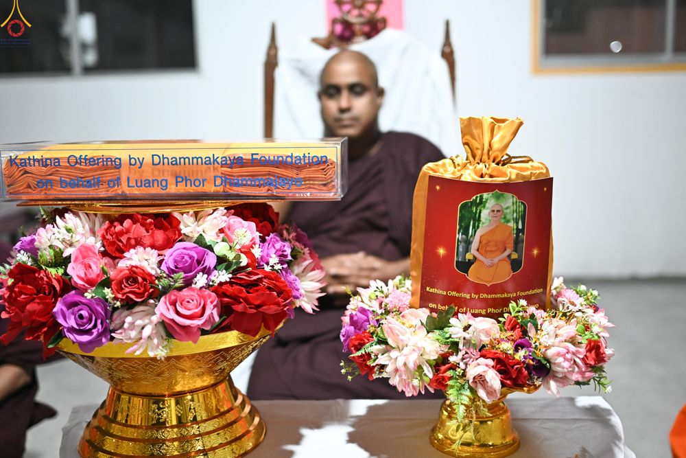 ภาพ No.278876:วันที่ 1 พฤศจิกายน  2568 กฐินสมทบวัดต่างประเทศ โดยคณะศิษยานุศิษย์ บูชาธรรม 81 ปี หลวงพ่อธัมมชโย กฐินช้างศรีลังกา  ณ วัดสุวรรณวิหาร เขตอาวิซาเวรี ประเทศศรีลังกา