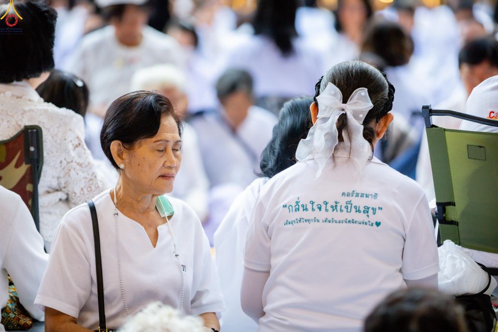 ภาพ No.289203:วันที่ 7 มกราคม พ.ศ. 2569 พิธีตักบาตรพระธรรมยาตรา ณ อนุสรณ์สถานลำดับที่ 1 สถานที่เกิดด้วยรูปกายเนื้อ อนุสรณ์สถานมหาวิหารพระมงคลเทพมุนี (โลตัสแลนด์) อ.สองพี่น้อง จ.สุพรรณบุรี ในโครงการธรรมยาตรา กตัญญูบูชา มหาปูชนียาจารย์ พระมงคลเทพมุนี(สด จนฺทสโร) พระผู้ป