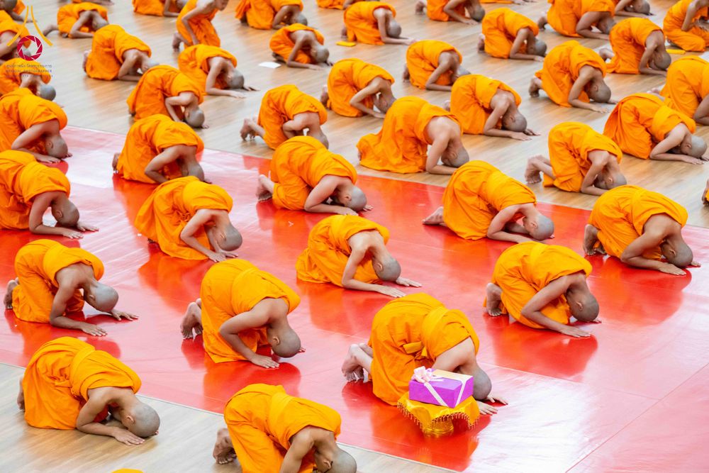 ภาพ No.319565:วันเสาร์ที่ 4 เมษายน พ.ศ.2569 พิธีขอขมา มอบผ้าไตร และถวายบาตรแด่นาคธรรมทายาท ในโครงการบรรพชาสามเณรฟื้นฟูพระพุทธศาสนาทั่วไทย โครงการหน่อแก้วเปรียญธรรม รุ่นที่ 14 โครงการสามเณรยุวธรรมทายาท รุ่นที่ 34 โครงการสามเณรมัชฌิมธรรมทายาท รุ่นที่ 30 ณ สภาธรรมกายสากล