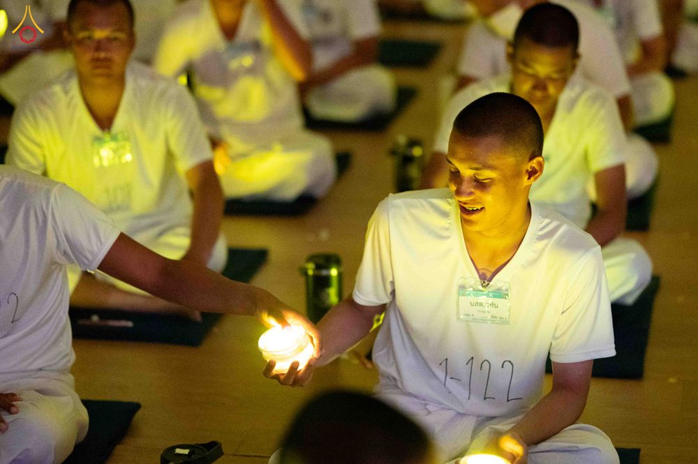 ภาพ No.341555:วันที่ 26 กรกฎาคม พ.ศ. 2569 โครงการพัฒนาคุณธรรม จริยธรรม สำหรับนักเรียนนายสิบตำรวจ (นสต.) รุ่นที่ 17 ศูนย์ฝึกอบรมตำรวจภูธรภาค 1 ได้จัดกิจกรรม  จุดเทียนรวมใจและปฏิบัติธรรมเจริญสมาธิภาวนา เพื่อน้อมอุทิศถวายเป็นพระราชกุศลฯ ณ ศูนย์ปฏิบัติธรรมเวิล์ดพีช วัลเล่