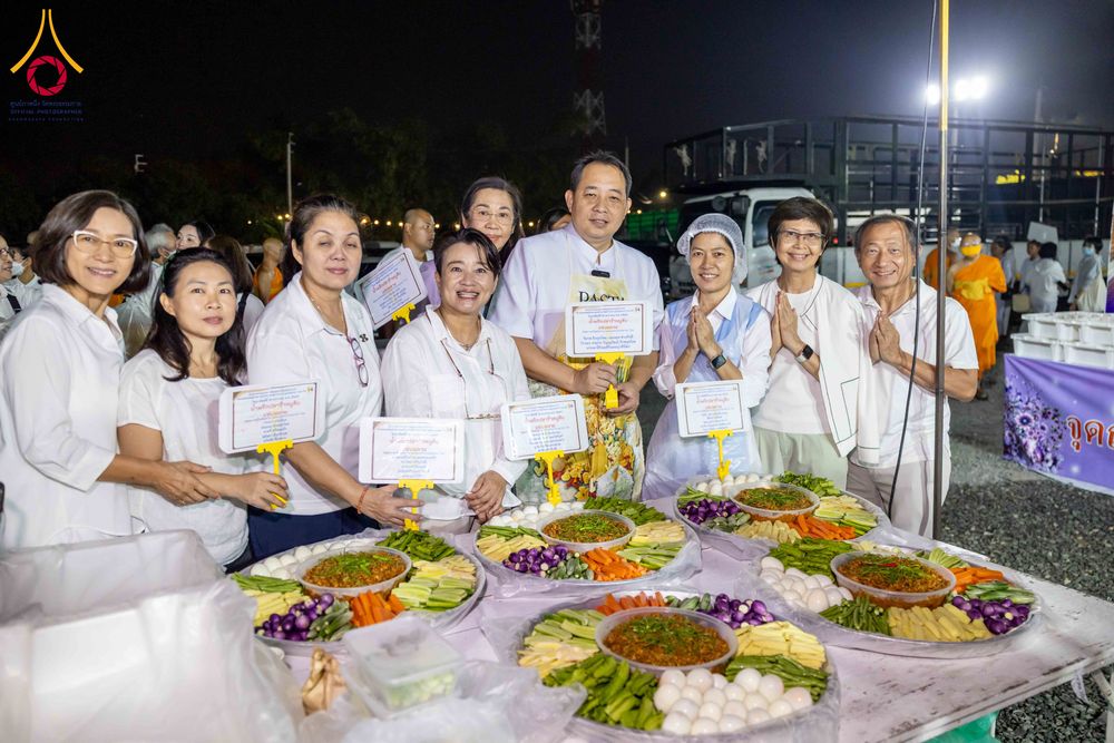 ภาพ No.296614:วันที่ 18 มกราคม พ.ศ. 2569 พิธีถวายภัตตาหารเป็นสังฆทาน แด่พระธรรมยาตรา ณ วัดโบสถ์บน ต.บางคูเวียง จ.นนทบุรี อนุสรณ์สถานลำดับที่ 4 สถานที่เกิดด้วยกายธรรม ในโครงการธรรมยาตรา กตัญญูบูชา มหาปูชนียาจารย์ พระมงคลเทพมุนี(สด จนฺทสโร) พระผู้ปราบมาร อนุสรณ์สถาน 7 แ