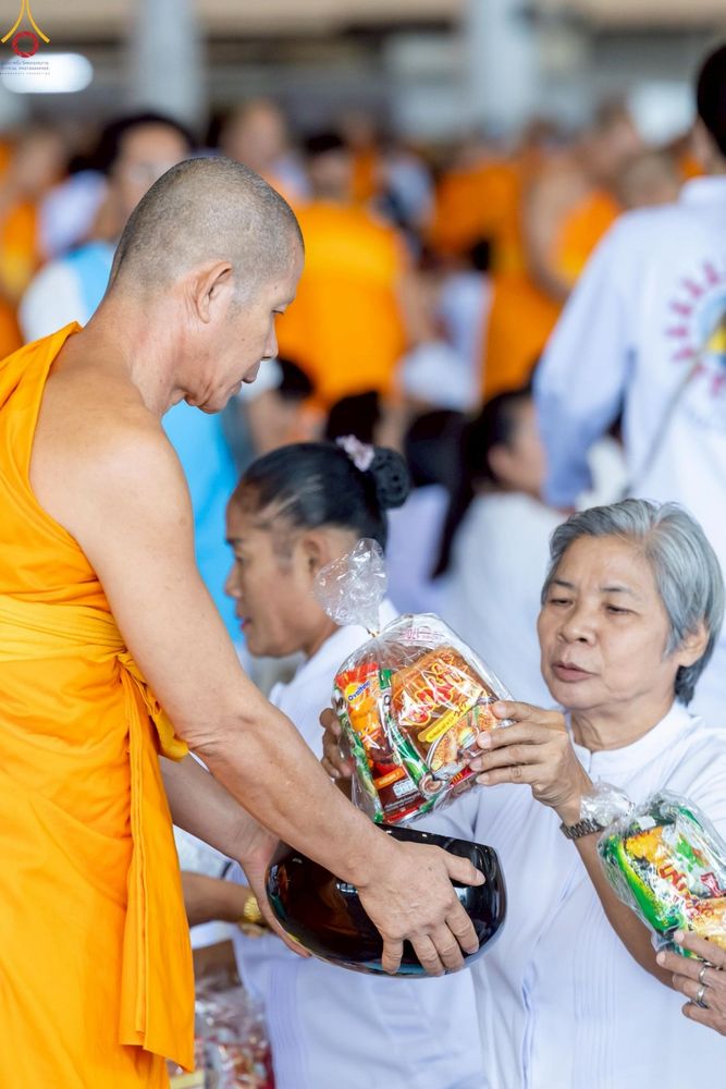 ภาพ No.240546:วันพุธที่ 27 สิงหาคม พ.ศ. 2568 พิธีตักบาตร ในวันธรรมชัย ณ วัดพระธรรมกาย จ.ปทุมธานี