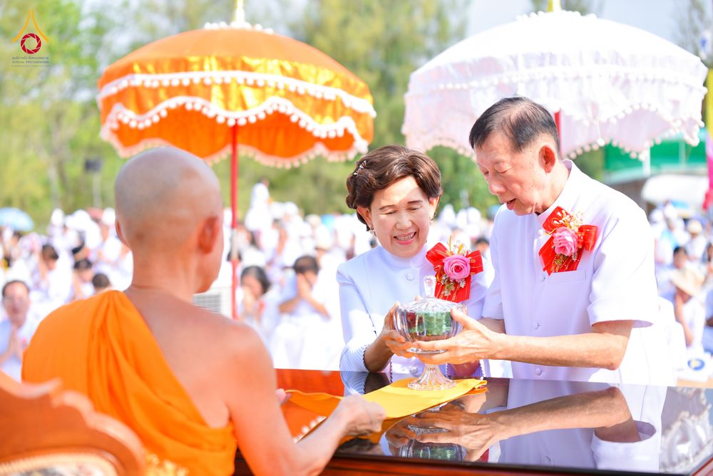 ภาพ No.327204:วันศุกร์ที่ 1 พฤษภาคม พ.ศ.2569 พิธีทอดผ้าป่า โปรยรัตนชาติ ตอกเสาเข็มมงคลต้นแรก สถาปนา “องค์พระเจดีย์เพื่อสร้างสันติภาพโลก” (แห่งแรกของภาคอีสาน) ณ ธุดงคสถานอำนาจเจริญ  อ.เมือง จ.อำนาจเจริญ