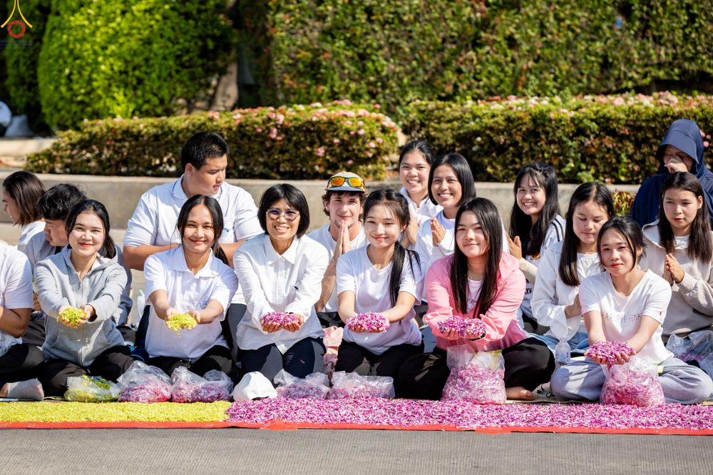 ภาพ No.304007:วันที่ 25 มกราคม พ.ศ. 2569 พิธีต้อนรับพระธรรมยาตรา  รร.สามัคคีราษฏร์บำรุง-วัดพระธรรมกาย ในโครงการธรรมยาตรา กตัญญูบูชา มหาปูชนียาจารย์ พระมงคลเทพมุนี(สด จนฺทสโร) พระผู้ปราบมาร อนุสรณ์สถาน 7 แห่ง ปีที่ 14