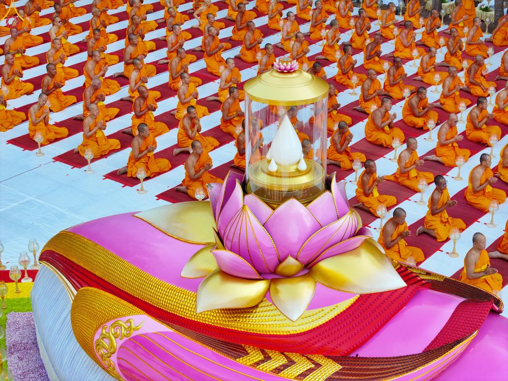 ภาพ No.289094:วันที่ 6 มกราคม พ.ศ. 2569 พิธีจุดประทีปถวายเป็นพุทธบูชา และบูชาธรรมมหาปูชนียาจารย์ ณ อนุสรณ์สถานมหาวิหารพระมงคลเทพมุนี (โลตัสแลนด์) อ.สองพี่น้อง จ.สุพรรณบุรี ในโครงการธรรมยาตรา กตัญญูบูชา มหาปูชนียาจารย์ พระมงคลเทพมุนี(สด จนฺทสโร) พระผู้ปราบมาร อนุสรณ์สถ