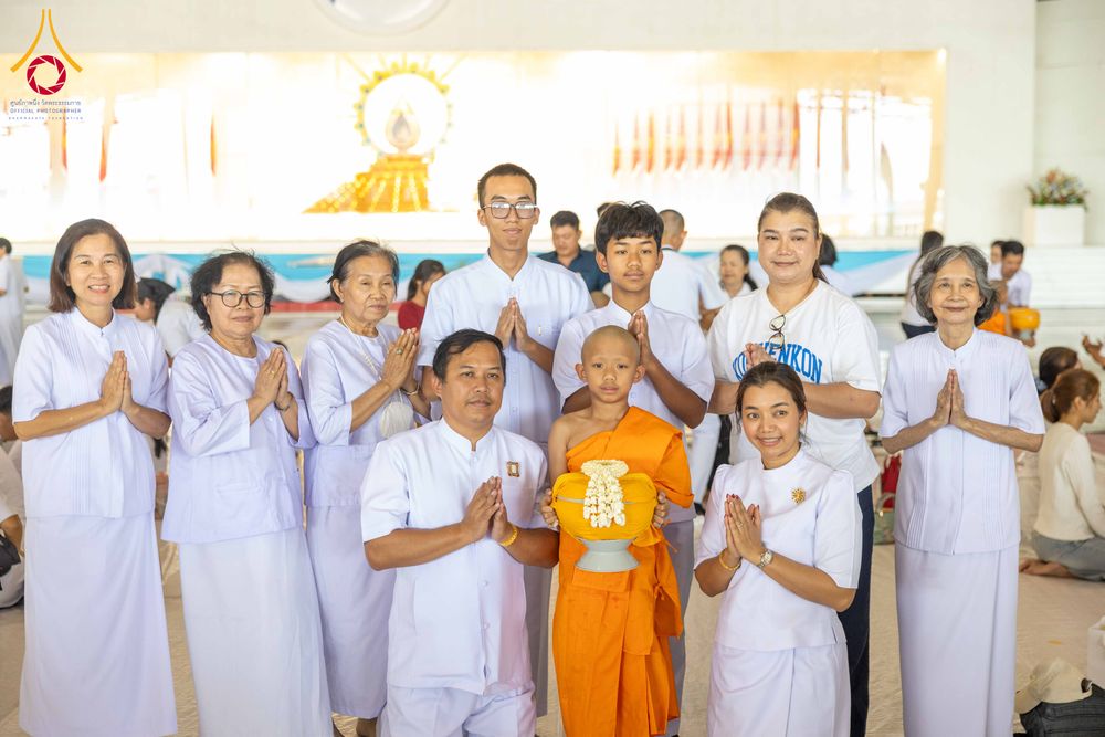 ภาพ No.319597:วันเสาร์ที่ 4 เมษายน พ.ศ.2569 พิธีขอขมา มอบผ้าไตร และถวายบาตรแด่นาคธรรมทายาท ในโครงการบรรพชาสามเณรฟื้นฟูพระพุทธศาสนาทั่วไทย โครงการหน่อแก้วเปรียญธรรม รุ่นที่ 14 โครงการสามเณรยุวธรรมทายาท รุ่นที่ 34 โครงการสามเณรมัชฌิมธรรมทายาท รุ่นที่ 30 ณ สภาธรรมกายสากล