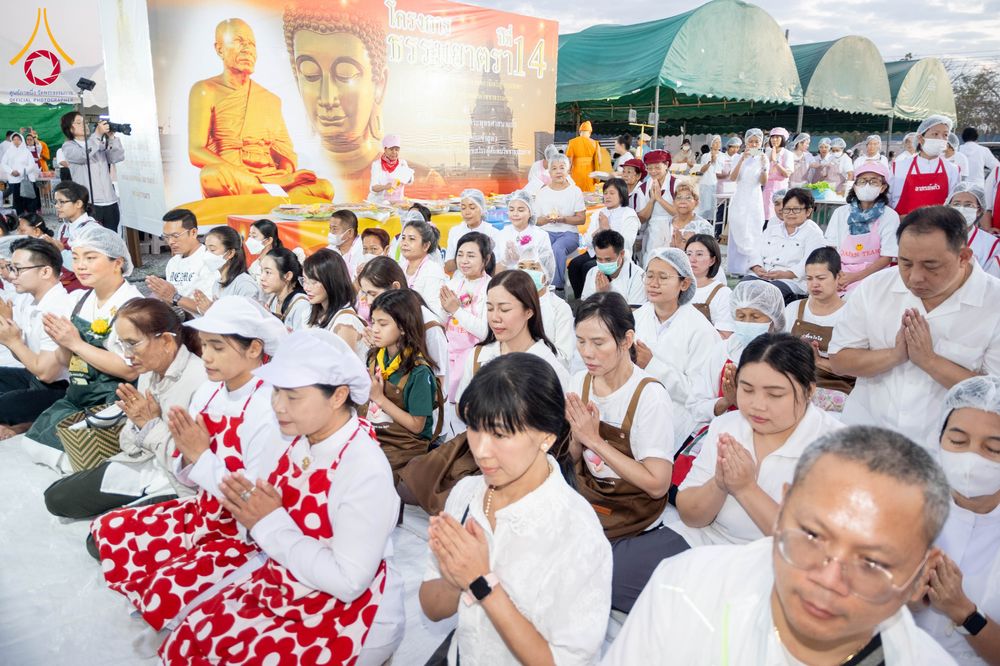 ภาพ No.301157:วันที่ 23 มกราคม พ.ศ. 2569 พิธีถวายภัตตาหารเป็นสังฆทาน แด่พระธรรมยาตรา ณ อนุสรณ์สถานบางปลา วัดบางปลา อำเภอบางเลน จังหวัดนครปฐม ในโครงการธรรมยาตรา กตัญญูบูชา มหาปูชนียาจารย์ พระมงคลเทพมุนี(สด จนฺทสโร) พระผู้ปราบมาร อนุสรณ์สถาน 7 แห่ง ปีที่ 14