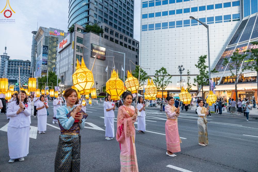 ภาพ No.81097:Lotus Lantern Festival 2023  เทศกาลโคมดอกบัว เนื่องในวันวิสาขบูชา   ของชาวพุทธทุกชาติ ทุกนิกาย ในสาธารณรัฐเกาหลีใต้ วันที่ 20-21 พฤษภาคม พ.ศ. 2566