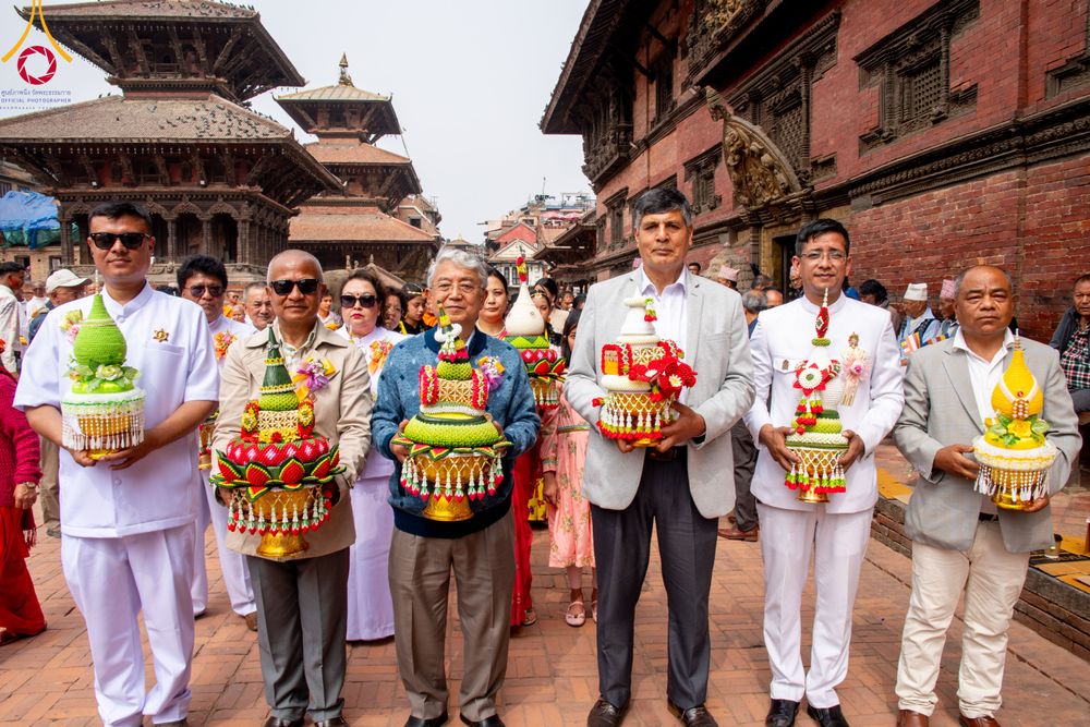 ภาพ No.313476:วันพฤหัสบดีที่ 12 มีนาคม พ.ศ. 2569 ขบวนแห่นาคธรรมทายาทในโครงการบรรพชาสามเณร 500 รูป  จาก นาคบาฮาล (Nagbahal) สู่จัตุรัสปาทัน (Patan Durbar Square) ประเทศเนปาล