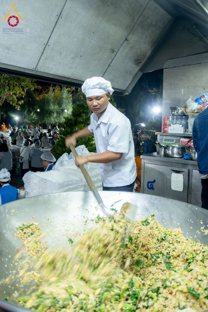 ภาพ No.292498:วันที่ 12 มกราคม พ.ศ. 2569 พิธีถวายภัตตาหารเป็นสังฆทาน แด่พระธรรมยาตรา ณ อนุสรณ์สถานมหาวิหารพระมงคลเทพมุนี (โลตัสแลนด์) อ.สองพี่น้อง จ.สุพรรณบุรี ในโครงการธรรมยาตรา กตัญญูบูชา มหาปูชนียาจารย์ พระมงคลเทพมุนี(สด จนฺทสโร) พระผู้ปราบมาร อนุสรณ์สถาน 7 แห่ง ปี