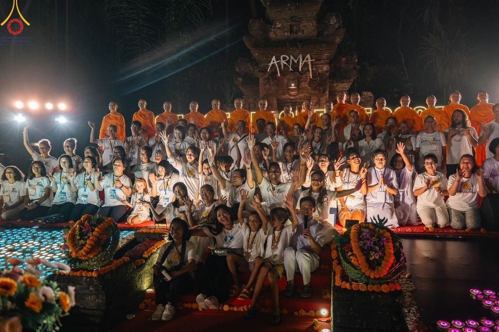 ภาพ No.156610:วัดพุทธบาหลีและวัดพระธรรมกาย จัดปฏิบัติธรรมนานาชาติ 1,151 คนจาก 78 ประเทศ ใน "วันสันติภาพสากล" ณ บาหลี อินโดนีเซีย วันเสาร์ที่ 21 กันยายน พ.ศ. 2567 เวลา 16.00-21.00 น. ณ พิพิธภัณฑ์ ARMA เมืองอูบุด จังหวัดบาหลี ประเทศอินโดนีเซีย