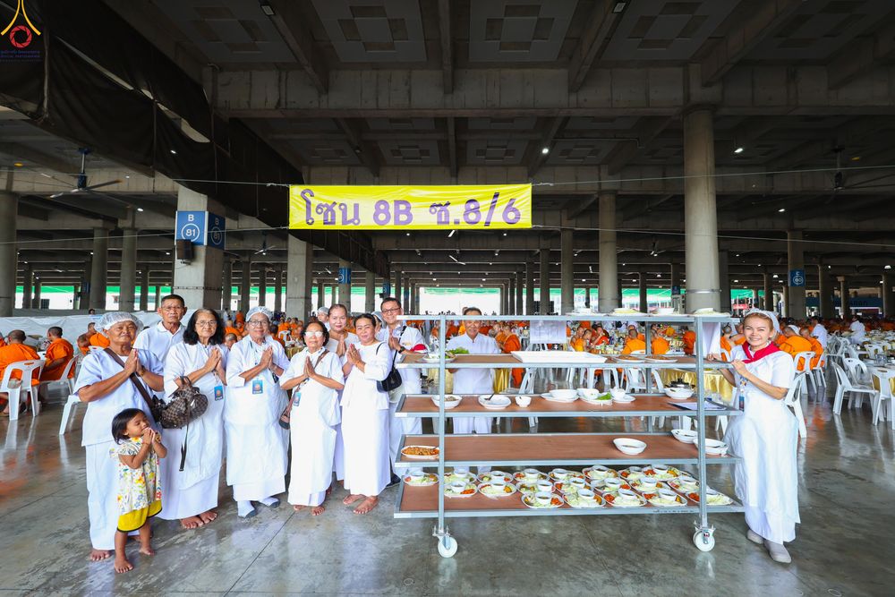 ภาพ No.323679:วันที่ 22 เมษายน พ.ศ.2569(วันคุ้มครองโลก) งานถวายมหาสังฆทาน 40,000 กว่าวัดทั่วประเทศ คณะสงฆ์ฉันภัตตาหารเพล