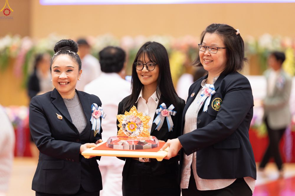 ภาพ No.311838:วันอังคารที่ 3 มีนาคม พ.ศ.2569 พิธีมอบโล่วัชรเกียรติยศ โครงการตอบปัญหาธรรมะทางก้าวหน้า ครั่งที่ 43, พิธีมอบโล่วัชรเกียรติยศ โครงการสอบตอบปัญหาศีลธรรม เพื่อสันติภาพโลก (World-Pec) ครั้งที่ 19 ณ สภาธรรมกายสากล วัดพระธรรมกาย