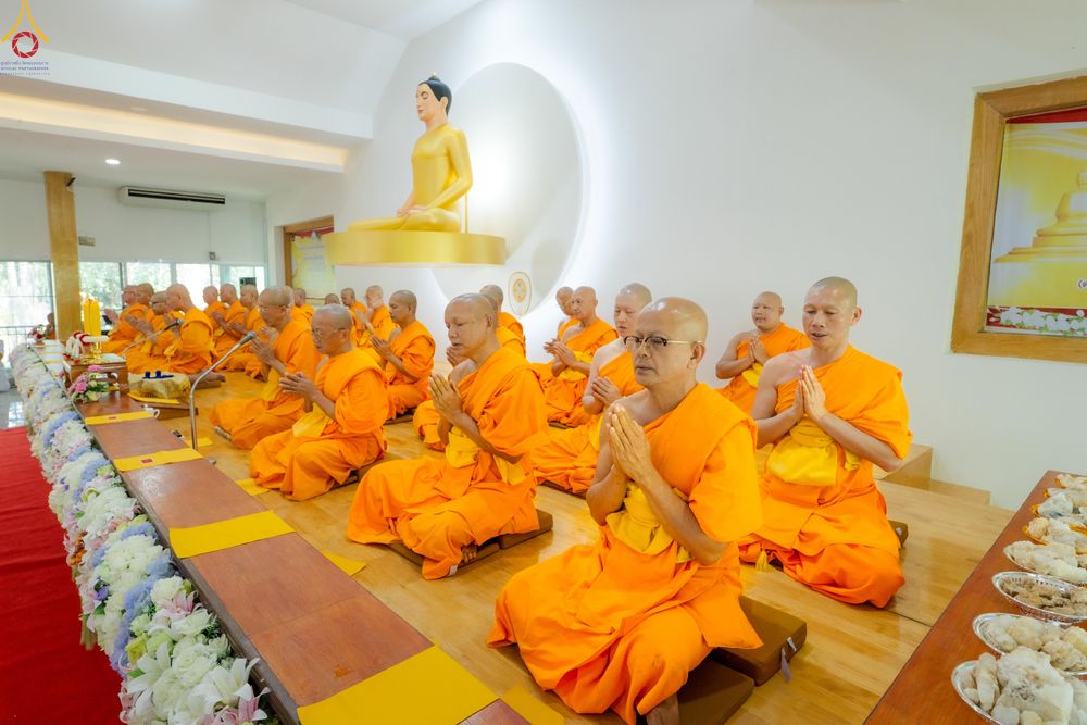 ภาพ No.326851:วันศุกร์ที่ ๑ พฤษภาคม พ.ศ.๒๕๖๙ พิธีทอดผ้าป่า สถาปนาองค์พระเจดีย์เพื่อสร้างสันติภาพโลก และ พิธีโปรยรัตนชาติ กลั่นแผ่นดิน  โปรยทราย เป็นปฐมฤกษ์ ณ ศูนย์ปฏิบัติธรรมเถินเทิดธรรม ต.แม่ปะ อ.เถิน จ.ลำปาง