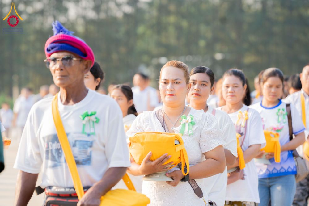 ภาพ No.318643:วันที่ 29 มีนาคม พ.ศ. 2569 พิธีเวียนประทักษิณ มอบผ้าไตร บรรพชาสามเณร  ณ ศูนย์อบรมเยาวชนกาญบุรี