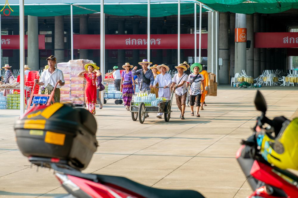 ภาพ No.323064:วันที่ 19 เมษายน พ.ศ.2569 การเรียงกล่องไทยธรรม , เตรียมงานจราจร เพื่องานถวายมหาสังฆทาน 40,000 กว่าวัดทั่วประเทศ วันคุ้มครองโลก 22 เมษายน พ.ศ.2569 วัดพระธรรมกาย