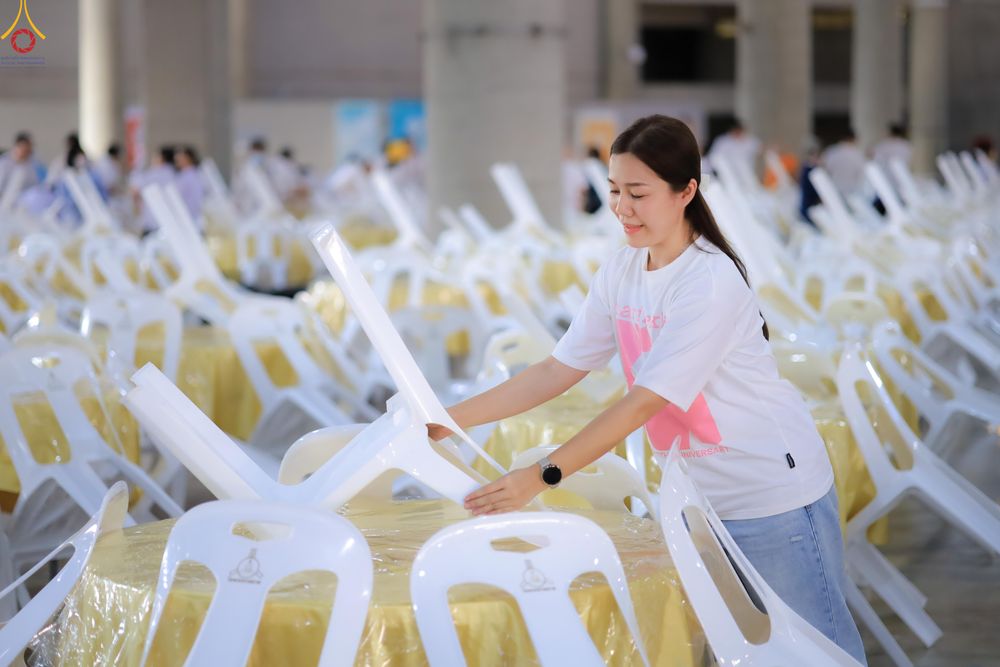 ภาพ No.322695:วันที่ 15-18 เมษายน พ.ศ.2569 การเเตรียมโต๊ะฉัน , เตรียมจุดพักค้าง , เรียงเก้าอี้ , เรียงกล่องไทยธรรม  เพื่องานถวายมหาสังฆทาน 40,000 กว่าวัดทั่วประเทศ วันคุ้มครองโลก 22 เมษายน พ.ศ.2569 วัดพระธรรมกาย