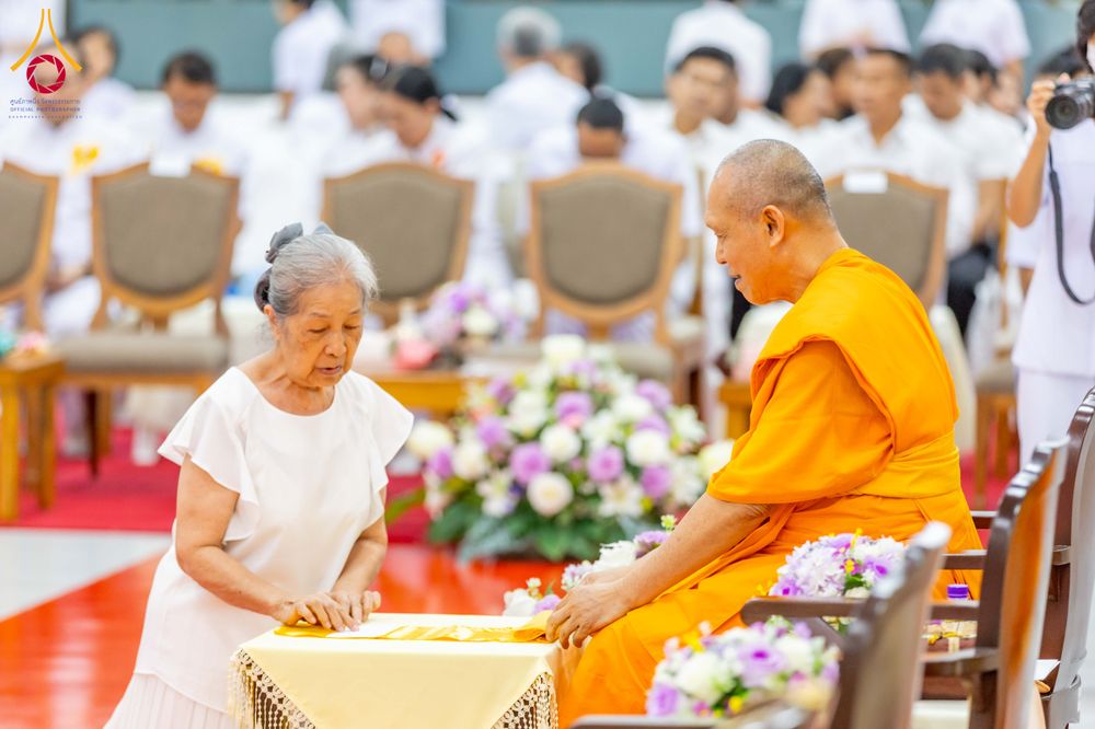 ภาพ No.316079:วันศุกร์ที่ 27 มีนาคม พ.ศ. 2569 พิธีบำเพ็ญกุศล คุณพ่อณรงค์ จินตมากุล  สิริอายุ 99 ปี 11 เดือน โยมบิดา พระครูปลัดรัตนวีรวัฒน์ (รังสฤษดิ์ อิทฺธิจินตโก) ที่ปรึกษาเจ้าคณะจังหวัดปทุมธานี เจ้าอาวาสวัดพระธรรมกาย  ณ ห้องปลูกศรัทธา 2 วัดพระธรรมกาย ปทุมธานี