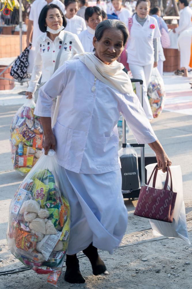 ภาพ No.294542:วันที่ 14 มกราคม พ.ศ. 2569 พิธีตักบาตรพระธรรมยาตรา ณ วัดสองพี่น้อง ต.ต้นตาล อ.สองพี่น้อง จ.สุพรรณบุรี ในโครงการธรรมยาตรา กตัญญูบูชา มหาปูชนียาจารย์ พระมงคลเทพมุนี(สด จนฺทสโร) พระผู้ปราบมาร อนุสรณ์สถาน 7 แห่ง ปีที่ 14