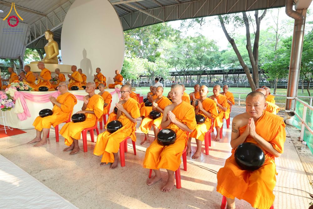 ภาพ No.322908:วันอาทิตย์ที่ 19 เมษายน พ.ศ. 2569 ตักบาตรฉลองพระใหม่ โครงการบรรพชาและอุปสมบทหมู่ รุ่นบูชาธรรม 82 ปี หลวงพ่อธัมมชโย ณ อาคารโถงช้าง สำนักงานใหญ่