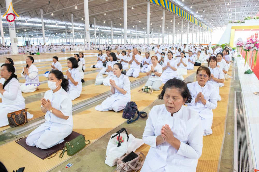 ภาพ No.308655:วันที่ 1 กุมภาพันธ์ พ.ศ. 2569 พิธีรับประกาศนียบัตร และพระของขวัญพระธรรมยาตรา ณ สภาธรรมกายสากล วัดพระธรรมกาย จ.ปทุมธานี