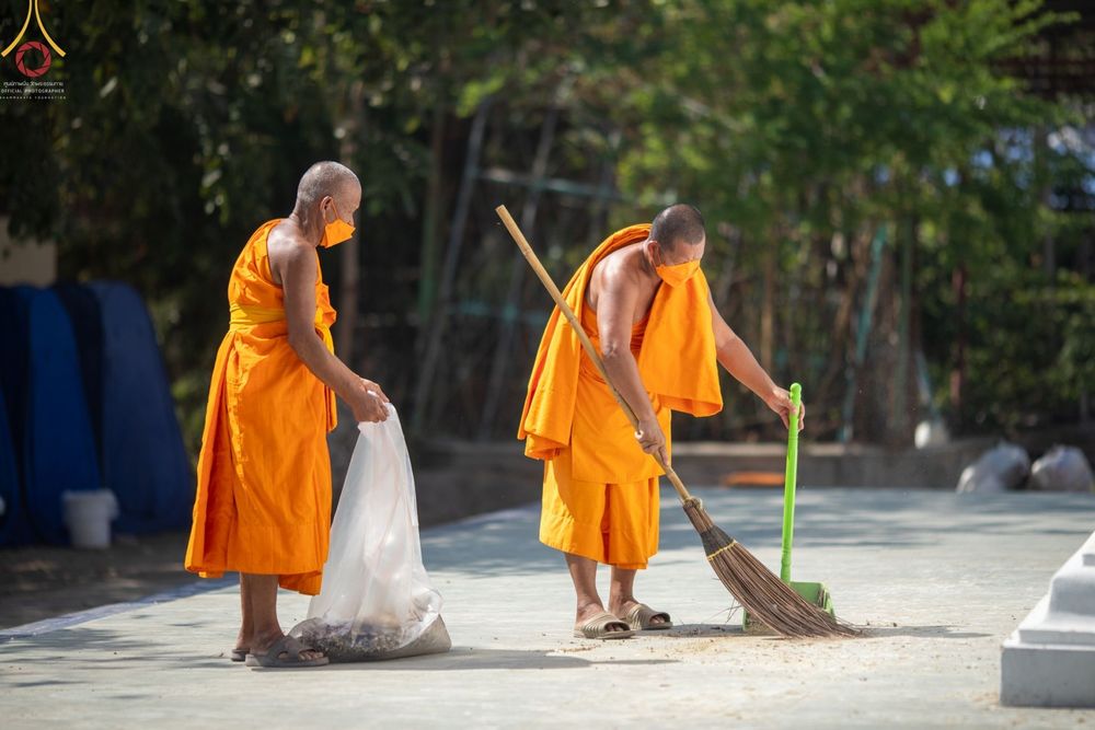 ภาพ No.71549:พระธรรมยาตรา ปฏิบัติศาสนกิจ ทำนุบำรุงศาสนสถาน, ปฏิบัติธรรม ร่วมกับชุมชน,นักเรียนเด็กดีวีสตาร์ และร่วมพิธีทอดผ้าป่าบำรุงศาสนสถาน ในโครงการธรรมยาตรากตัญญูบูชา มหาปูชนียาจารย์ พระมงคลเทพมุนี(สด จนฺทสโร) พระผู้ปราบมาร อนุสรณ์สถาน 7 แห่ง ปีที่ 11 ณ วัดสองพี่น