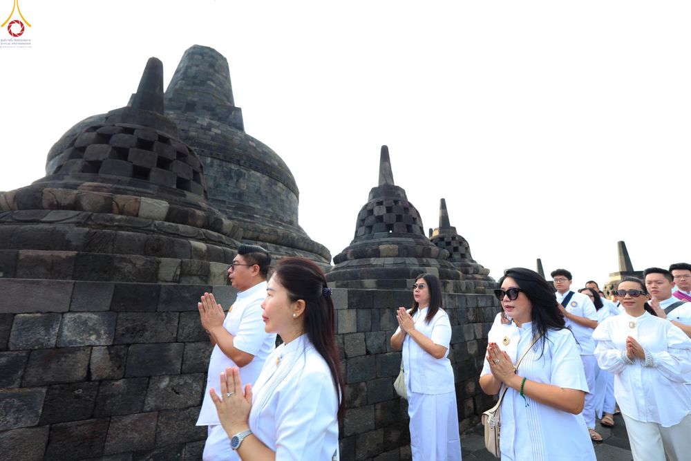 ภาพ No.330039:วันที่ 27-29 พฤษภาคม พ.ศ.2569 MBMI Tangerang (Majelis Agama Buddha Mahanikaya) ได้มีการเตรียมงานเพื่อจัดงานวิสาขบูชานานาชาติ  ชึ่งในงานจะมีการจุดประทีปโคมลาน โคมลอย กว่า 20,000 ดวง  เพื่อน้อมถวายเป็นพุทธบูชา และเพื่อเป็นการกระชับสัมพันธมิตรภาพ