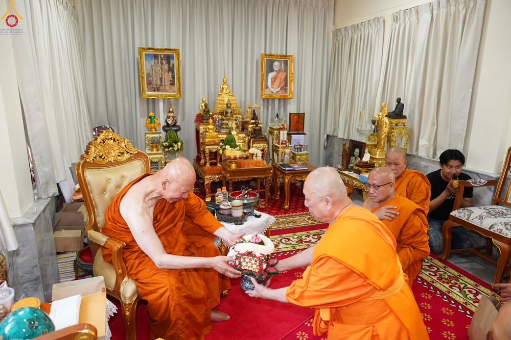 ภาพ No.286235:วันที่ 12 กรกฎาคม พศ.2568 (แรม 2 ค่ำ เดือน 8) พระภิกษุวัดพระธรรมกาย ทำวัตรพระผู้ใหญ่ เนื่องในวันเข้าพรรษา