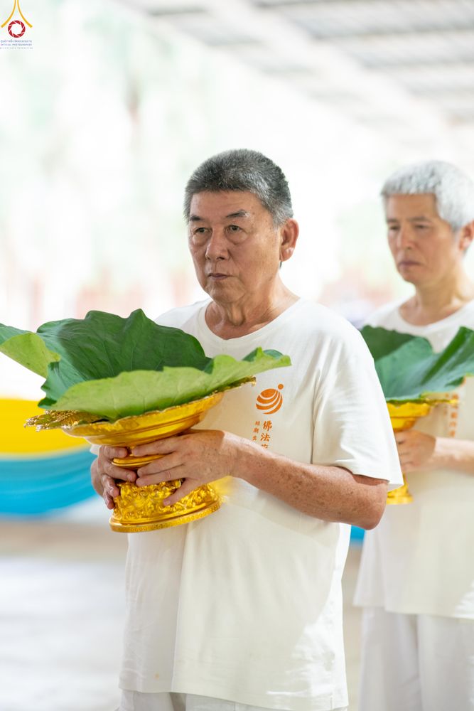 ภาพ No.338246:วันอาทิตย์ที่ 5 กรกฎาคม พศ.2569 พิธีตัดปอยผมธรรมทายาทนานาชาติ IDOP รุ่นที่ 21 จากประเทศจีน มาเลเซีย สิงคโปร์ และไต้หวัน ณ โถงช้าง วัดพระธรรมกาย