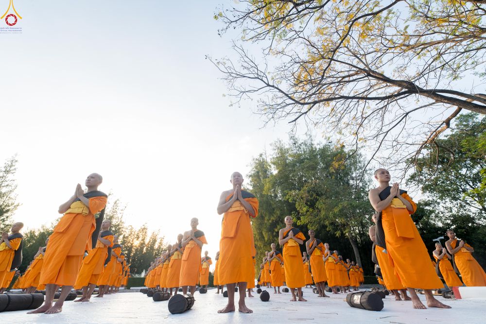 ภาพ No.281673:วันที่ 24 ธันวาคม พ.ศ.2568 พระธรรมยาตรา ปฏิบัติธรรม และถ่ายภาพหมู่ประวัติศาสตร์ ณ ลานหน้ามหาวิหารพระมงคลเทพมุนีฯ วัดพระธรรมกาย