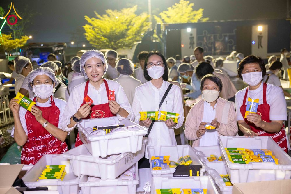 ภาพ No.295451:วันที่ 16 มกราคม พ.ศ. 2569 พิธีถวายภัตตาหารเป็นสังฆทาน แด่พระธรรมยาตรา ณ วัดโบสถ์บน ต.บางคูเวียง จ.นนทบุรี อนุสรณ์สถานลำดับที่ 4 สถานที่เกิดด้วยกายธรรม ในโครงการธรรมยาตรา กตัญญูบูชา มหาปูชนียาจารย์ พระมงคลเทพมุนี(สด จนฺทสโร) พระผู้ปราบมาร อนุสรณ์สถาน 7 แ