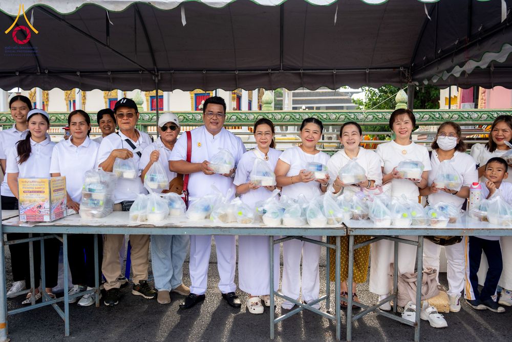 ภาพ No.284723:วันอาทิตย์ที่ 14 ธันวาคม พ.ศ.2568  พิธีทำบุญเมืองสุราษฎร์ธานี 110ปี และพิธีตักบาตรพระสงฆ์ 1,110 รูป  ณ บริเวณริมน้ำวัดกลาง (เก่า) ถนนบ้านดอน ตำบลตลาดใหม่ อำเภอเมือง จังหวัดสุราษฎร์ธานี